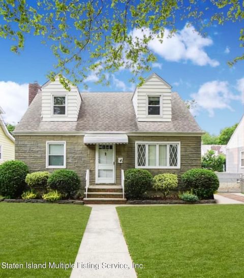 Photo of 110 Sterling Avenue, Staten Island, NY 10306 (MLS # 1162606)