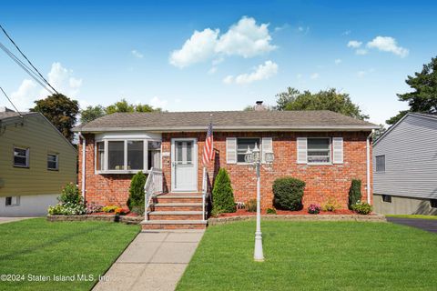 Photo of 15 Wales Place, Staten Island, NY 10310 (MLS # 2405644)