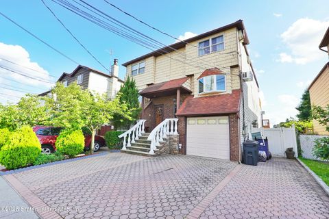 Photo of 244 Slater Boulevard, Staten Island, NY 10305 (MLS # 2500589)