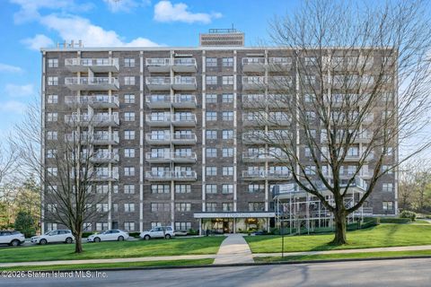 Photo of 1100 Clove Road #5-B, Staten Island, NY 10301 (MLS # 2601009)