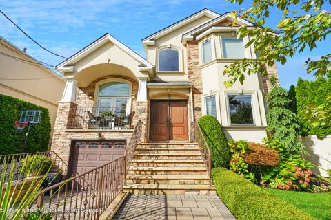 Photo of 66 Archwood Avenue, Staten Island, NY 10312 (MLS # 1164382)