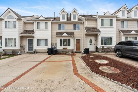 Photo of 66 Hirsch Lane, Staten Island, NY 10314 (MLS # 2501243)