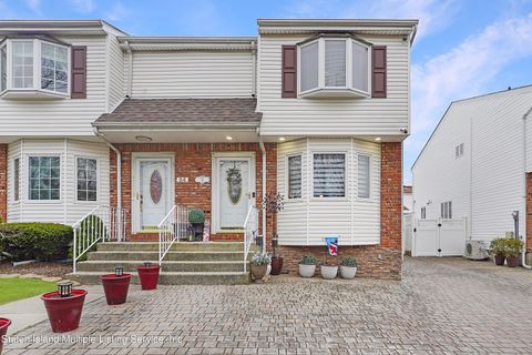 Photo of 36 Boyce Avenue, Staten Island, NY 10306 (MLS # 2400362)