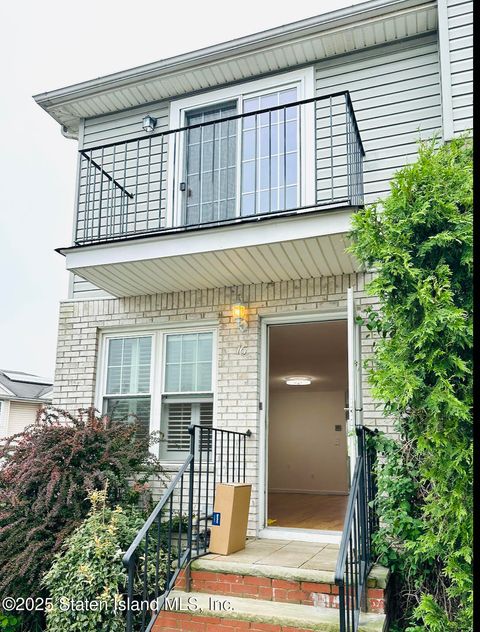 Photo of 16 Sky Lane, Staten Island, NY 10304 (MLS # 2502718)