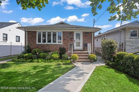 Photo of 79 Renwick Avenue, Staten Island, NY 10301 (MLS # 2601369)