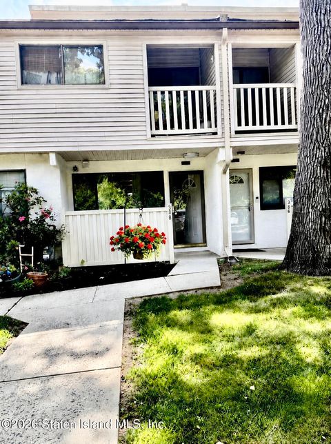 Condo For Sale - 388 Sprague Avenue<br/> Staten Island, NY 10307