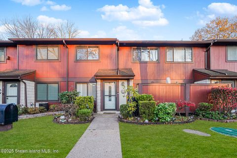 Photo of 5 Belmar Dr. East Dr, Staten Island, NY 10314 (MLS # 2506677)