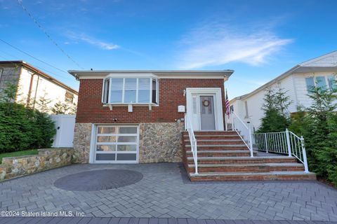 Photo of 292 Thomas Street, Staten Island, NY 10306 (MLS # 2403816)