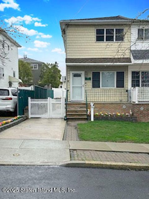 Photo of 61 Cranford Street, Staten Island, NY 10308 (MLS # 2502003)