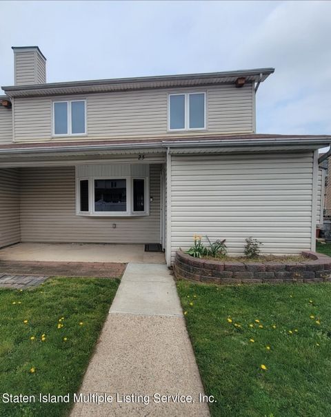 Photo of 25 Regis Drive, Staten Island, NY 10314 (MLS # 1161418)