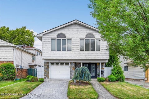 Photo of 15 Berglund Avenue, Staten Island, NY 10314 (MLS # 2507057)
