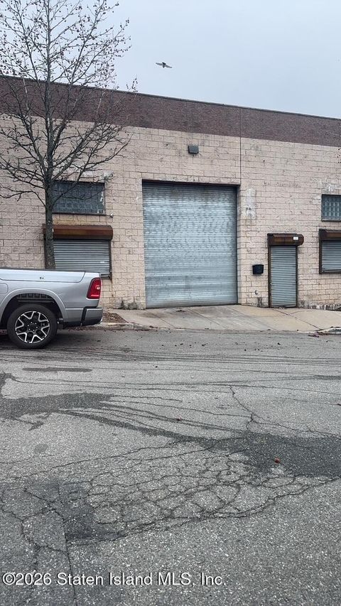 Photo of 20 Engert Street, Staten Island, NY 10309 (MLS # 2600214)