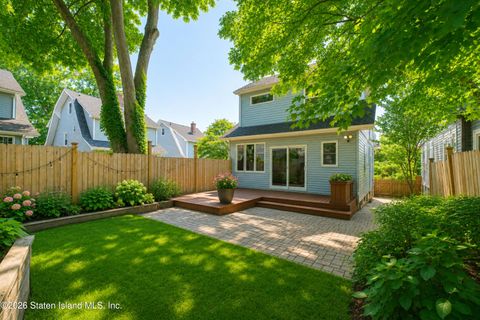 Photo of 30 E Buchanan Street, Staten Island, NY 10301 (MLS # 2603773)