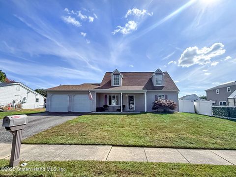 Photo of 7 Cherry Bend Drive, Howell, NJ 07731 (MLS # 2505889)