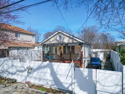 Photo of 139 Bionia Avenue, Staten Island, NY 10305 (MLS # 2501954)