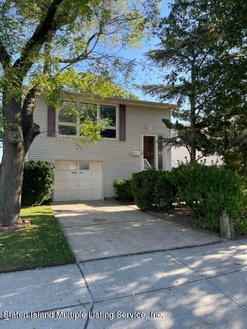 Photo of 81 Lyndale Avenue, Staten Island, NY 10312 (MLS # 1164946)