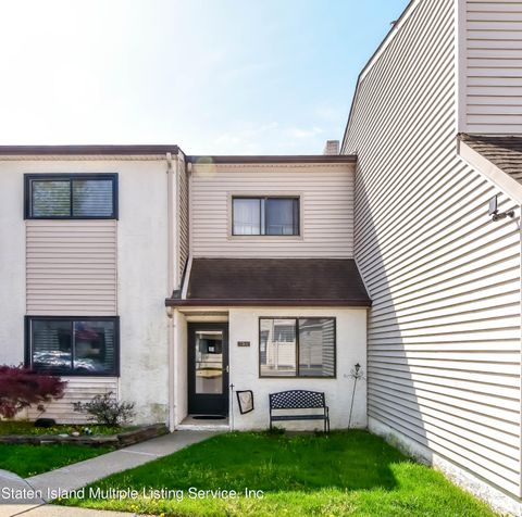 Photo of 158 Surfside Plaza, Staten Island, NY 10307 (MLS # 1161507)