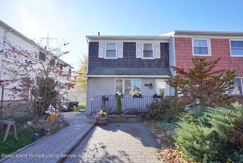 Photo of 116 Birch Road, Staten Island, NY 10303 (MLS # 1158703)