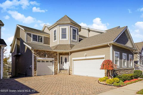 Photo of 78 Topside Lane, Staten Island, NY 10309 (MLS # 2506368)