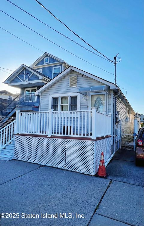 Photo of 189 Kiswick Street, Staten Island, NY 10306 (MLS # 2505785)