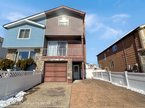 Photo of 33 E Brandis Avenue, Staten Island, NY 10308 (MLS # 2400906)