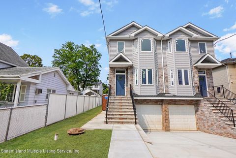 Photo of 16 White Street, Staten Island, NY 10305 (MLS # 1162276)