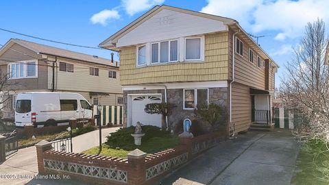 Photo of 108 Slater Boulevard, Staten Island, NY 10305 (MLS # 2501197)