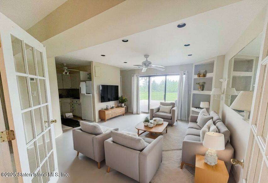 61 W Tiana Road, Hampton Bays, New York image 1