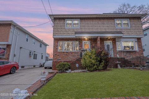 Photo of 555 Ingram Avenue, Staten Island, NY 10314 (MLS # 2500359)