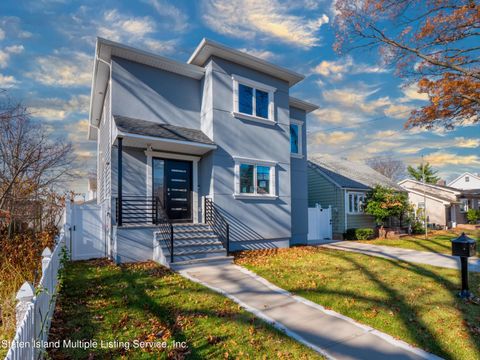 Photo of 58 Collfield Avenue, Staten Island, NY 10302 (MLS # 1165076)