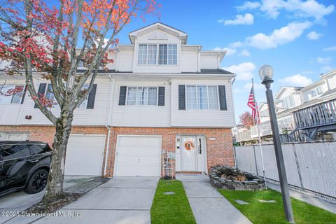 Photo of 42 Spruce Lane, Staten Island, NY 10309 (MLS # 2506697)