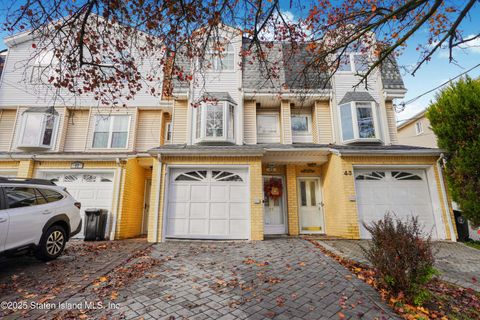 Photo of 45 Elkhart Street, Staten Island, NY 10308 (MLS # 2500519)