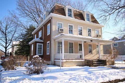 Photo of 121 Joline Avenue, Staten Island, NY 10307 (MLS # 2507165)