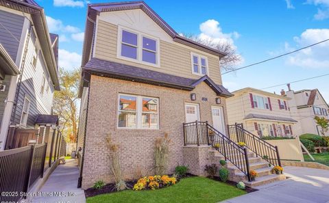 Photo of 38 Markham Place, Staten Island, NY 10314 (MLS # 2503710)