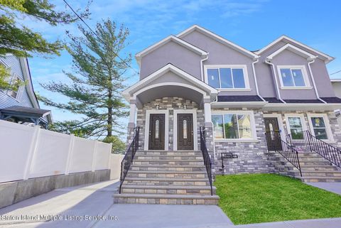 Photo of 109 Gower Street, Staten Island, NY 10314 (MLS # 1162058)