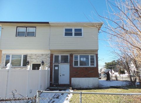 Photo of 258 Union Avenue, Staten Island, NY 10303 (MLS # 2400964)