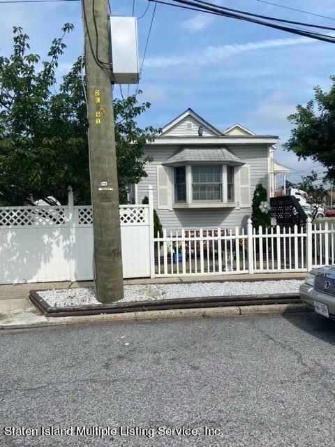 Single Family Residence in Staten Island NY 637 Oceanside Avenue.jpg