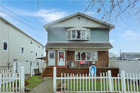 Photo of 545 Greeley Avenue, Staten Island, NY 10306 (MLS # 2403739)