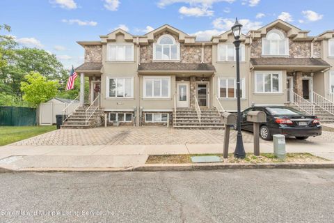 Photo of 117 Ridgeway Avenue, Staten Island, NY 10314 (MLS # 1162679)