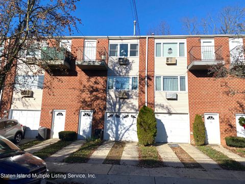Photo of 49 Francine Court #B, Staten Island, NY 10306 (MLS # 2401159)