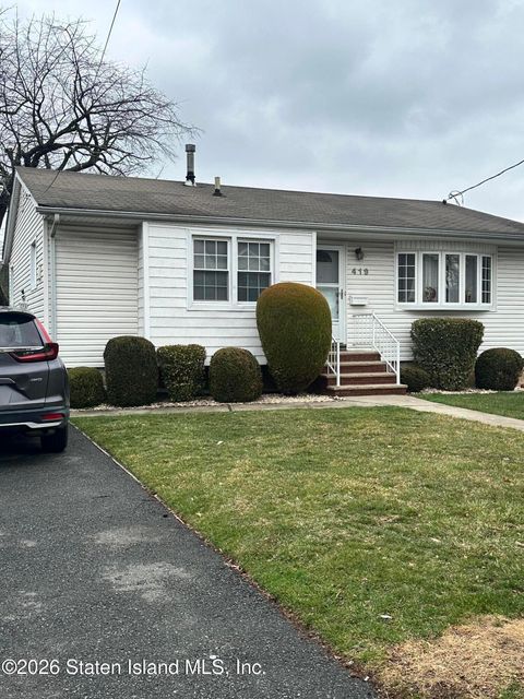 Photo of 419 Delaware Avenue, Staten Island, NY 10305 (MLS # 2601516)