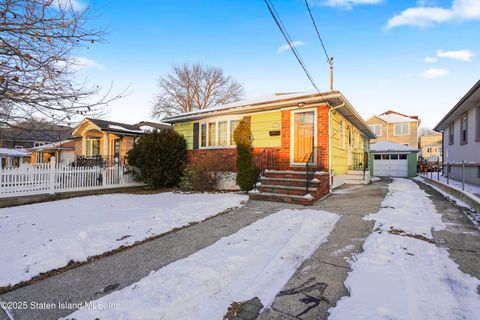 Photo of 239 Byrne Avenue, Staten Island, NY 10314 (MLS # 2500341)