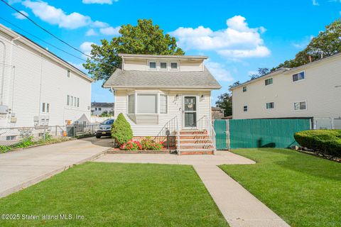 Photo of 537 Annadale Road, Staten Island, NY 10312 (MLS # 2506346)