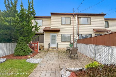 Photo of 174 Pierce Street, Staten Island, NY 10304 (MLS # 2506087)