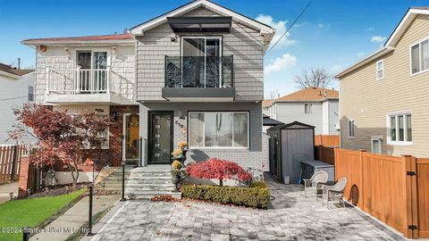 Photo of 518 Tennyson Dr Dr, Staten Island, NY 10312 (MLS # 2406576)