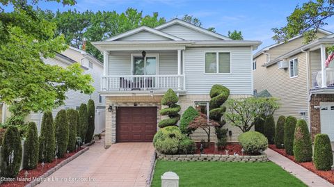 Photo of 39 Ramapo Avenue, Staten Island, NY 10309 (MLS # 1163816)