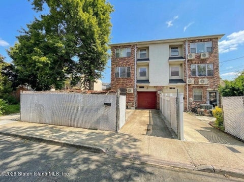 Photo of 9 Oak Street, Staten Island, NY 10305 (MLS # 2605983)
