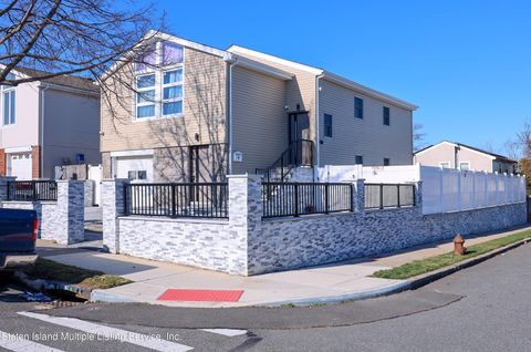 Photo of 5 Dierauf Street, Staten Island, NY 10312 (MLS # 2400299)