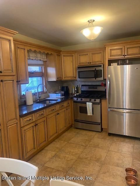 Photo of 200 Darlington Avenue, Staten Island, NY 10312 (MLS # 1160340)