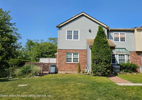 Photo of 28 Franklin Lane #F, Staten Island, NY 10306 (MLS # 1162308)